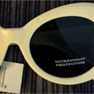 Stylish Yellow Sunglasses with UV Protection